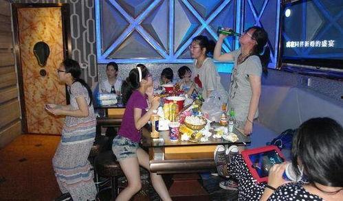 娱乐吃瓜酱大学时期